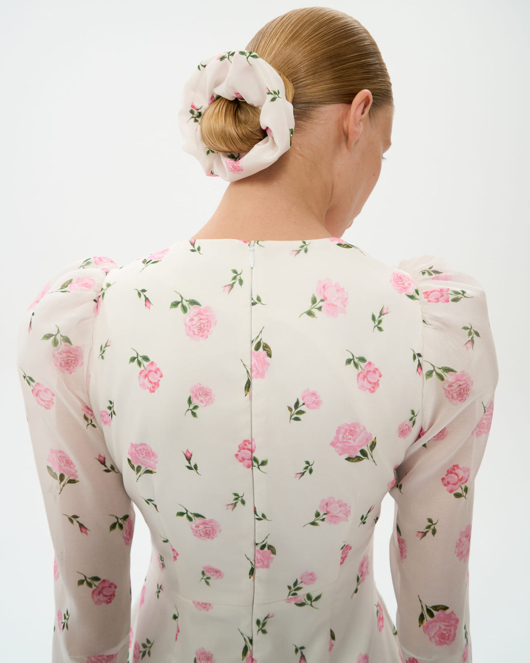 BRUNA, SCRUNCHIE IN MILKY CREPE DE CHINE WITH PINK ROSE PRINT