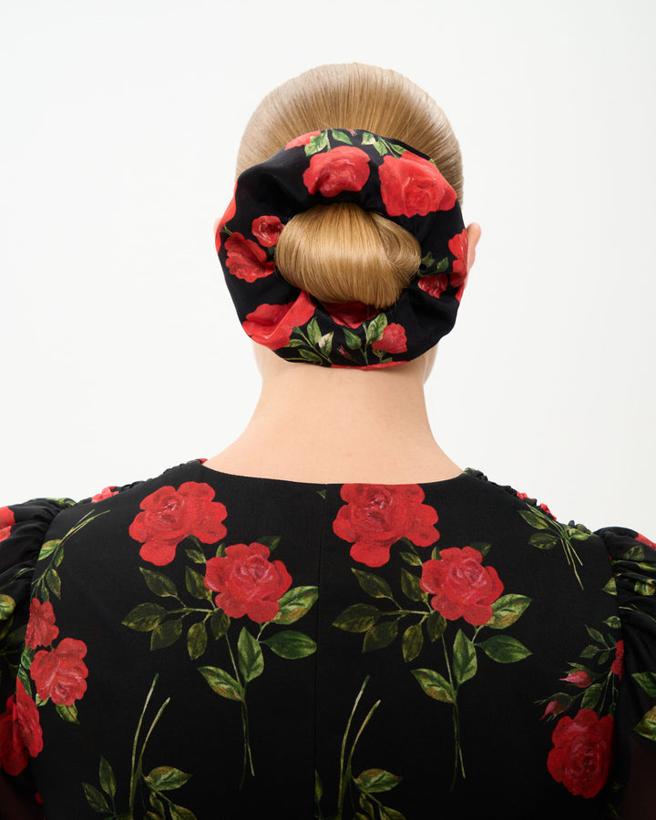 BRUNA, SCRUNCHIE IN BLACK CREPE DE CHINE WITH RED ROSE PRINT