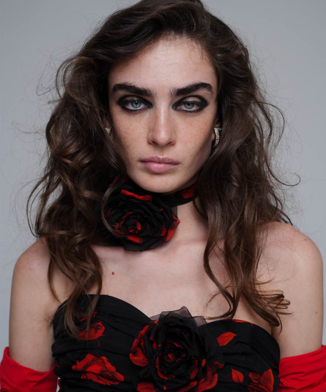 FLORIENA, CHOKER WITH A ROSE MADE OF BLACK CHIFFON WITH RED FLOWERS