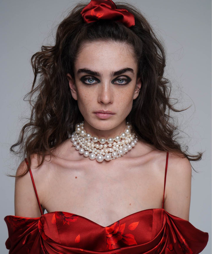 Bruna, hair tie made of burgundy satin with red flowers