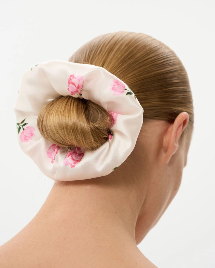 BRUNA, SCRUNCHIE IN MILKY CREPE DE CHINE WITH CRIMSON ROSE PRINT