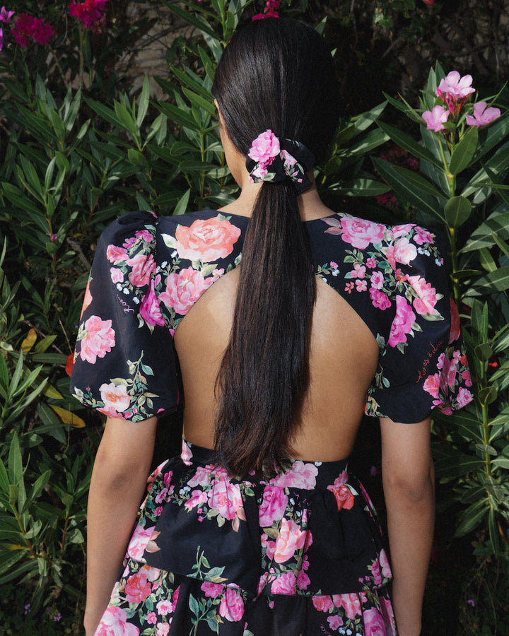 BRUNA, BLACK HAIR TIE WITH MEDIUM PINK FLOWERS