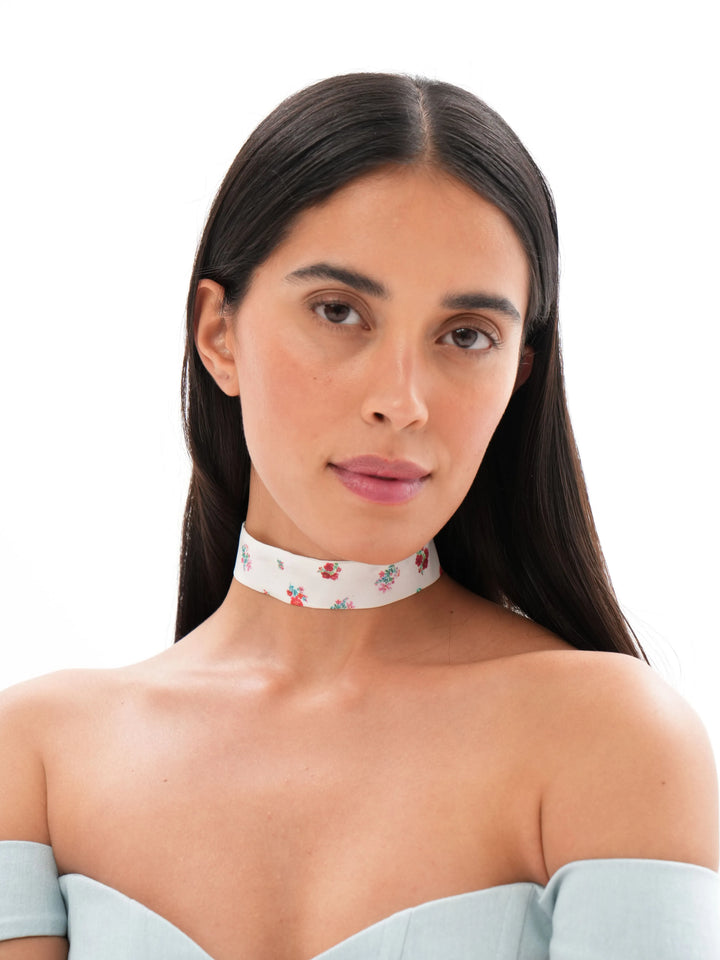 LORA, MILKY WHITE CHOKER WITH SMALL RED FLOWERS