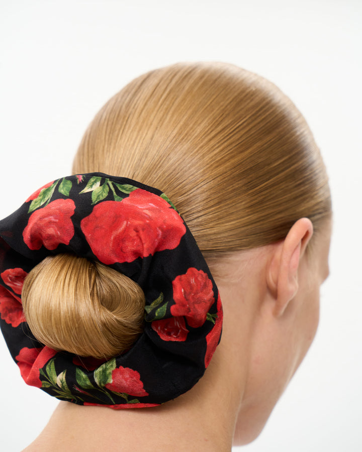 BRUNA, SCRUNCHIE IN BLACK CREPE DE CHINE WITH RED ROSE PRINT